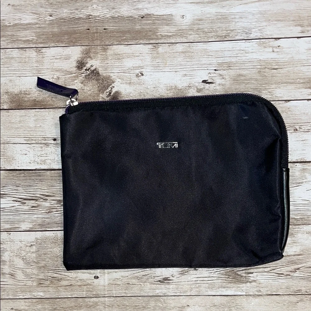 Tumi Black Toiletry Bag zip around unisex